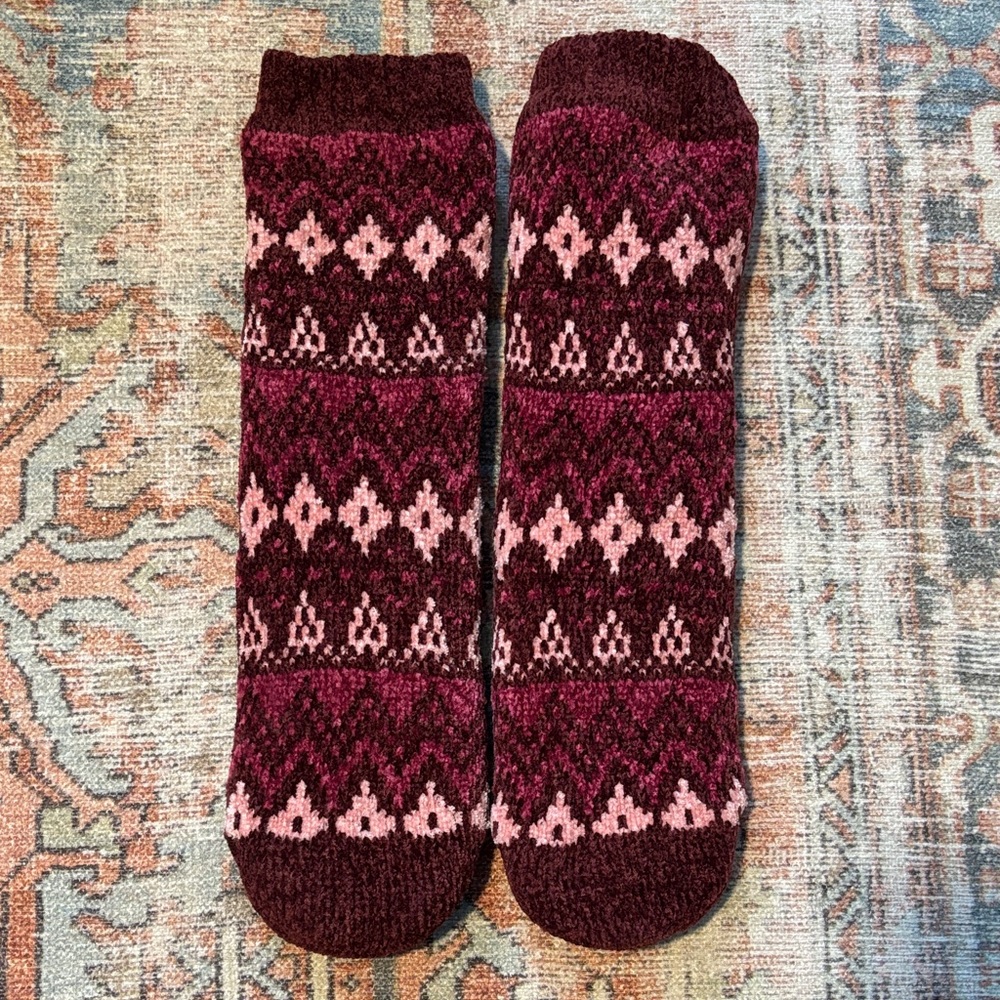 NEW Muk Luks Burgundy and Pink Slipper Socks